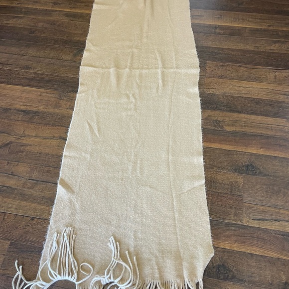 Elegant Cream Throw Blanket / Shawl - Picture 3 of 6